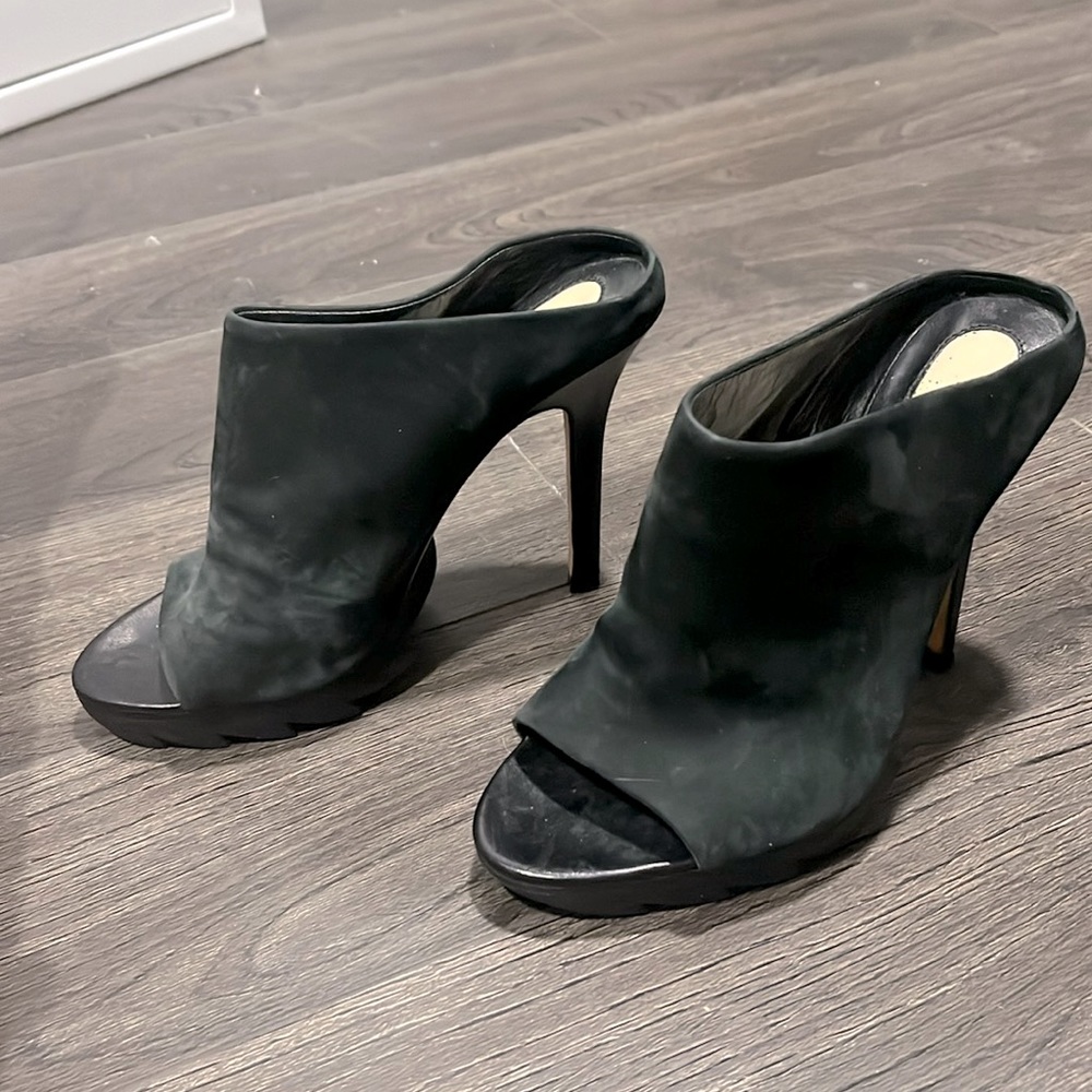 Suade slides 6 1/2